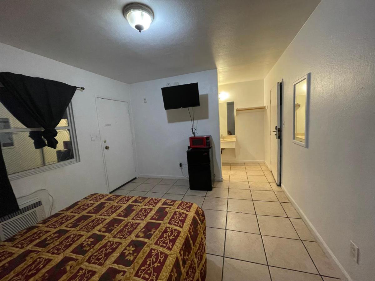 Spring Valley  Crown Inn & Suites المظهر الخارجي الصورة