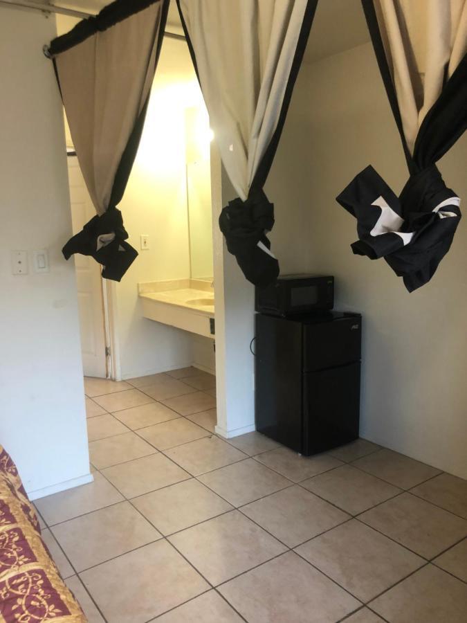Spring Valley  Crown Inn & Suites المظهر الخارجي الصورة