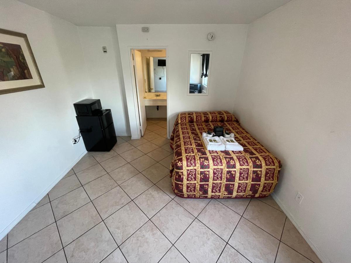Spring Valley  Crown Inn & Suites المظهر الخارجي الصورة