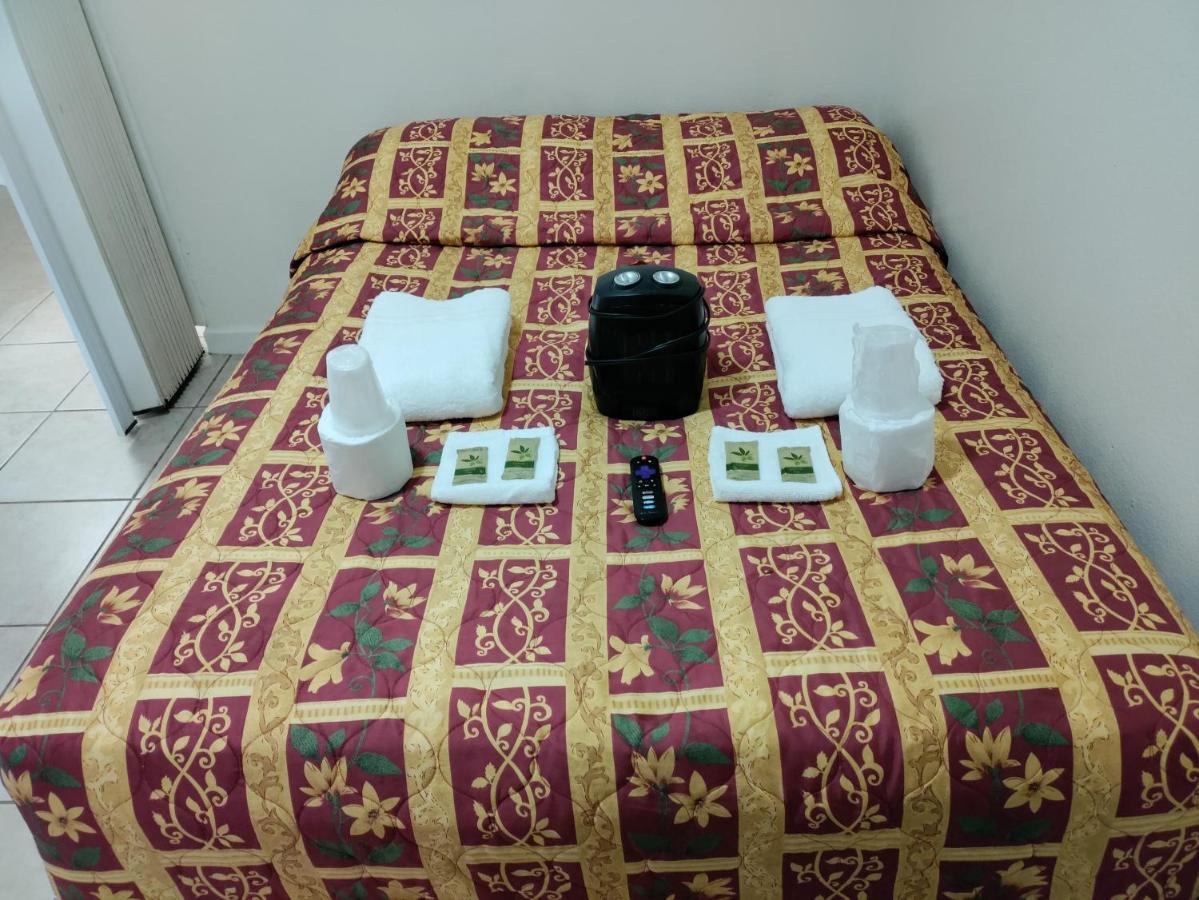 Spring Valley  Crown Inn & Suites المظهر الخارجي الصورة