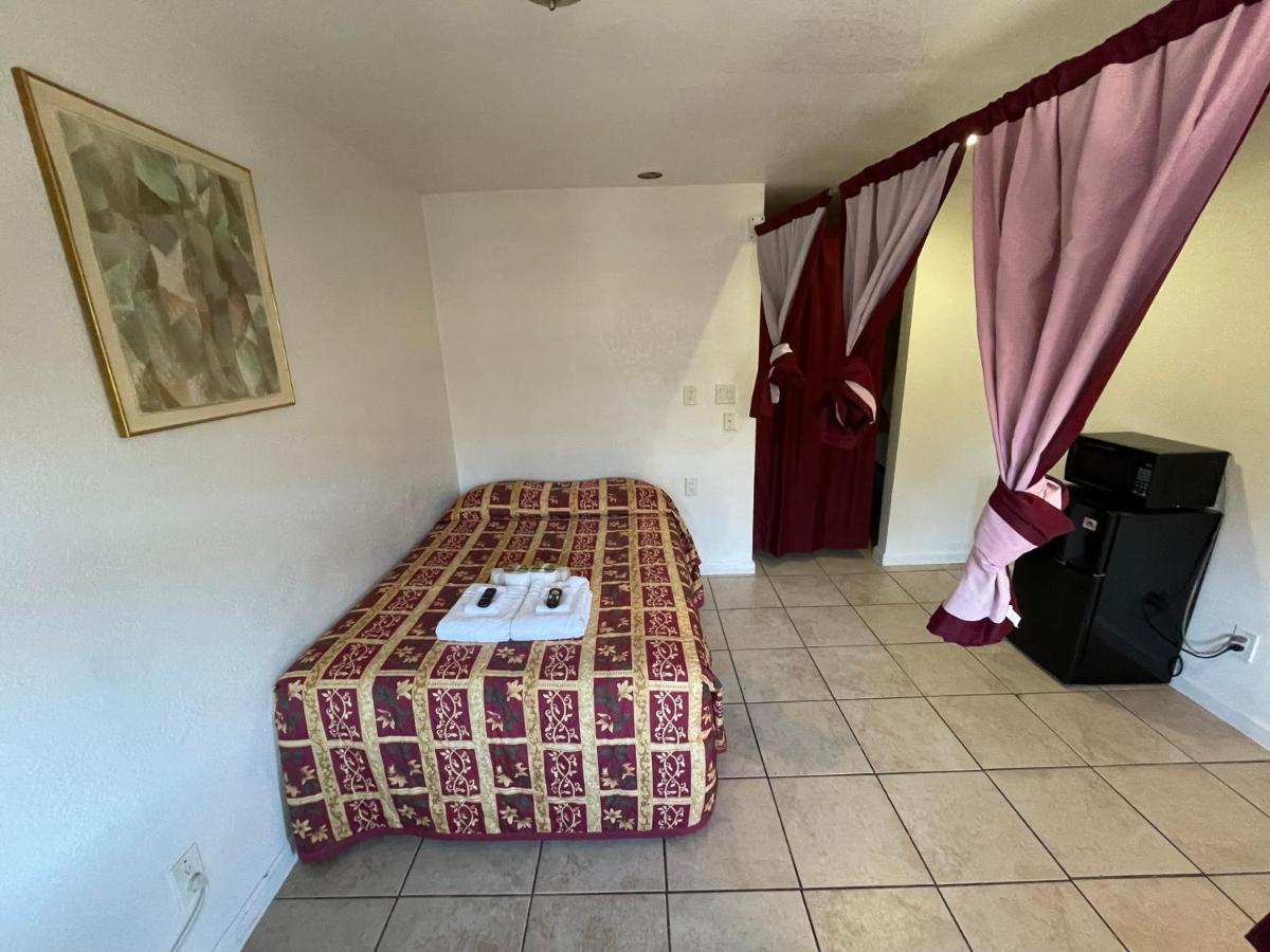 Spring Valley  Crown Inn & Suites المظهر الخارجي الصورة