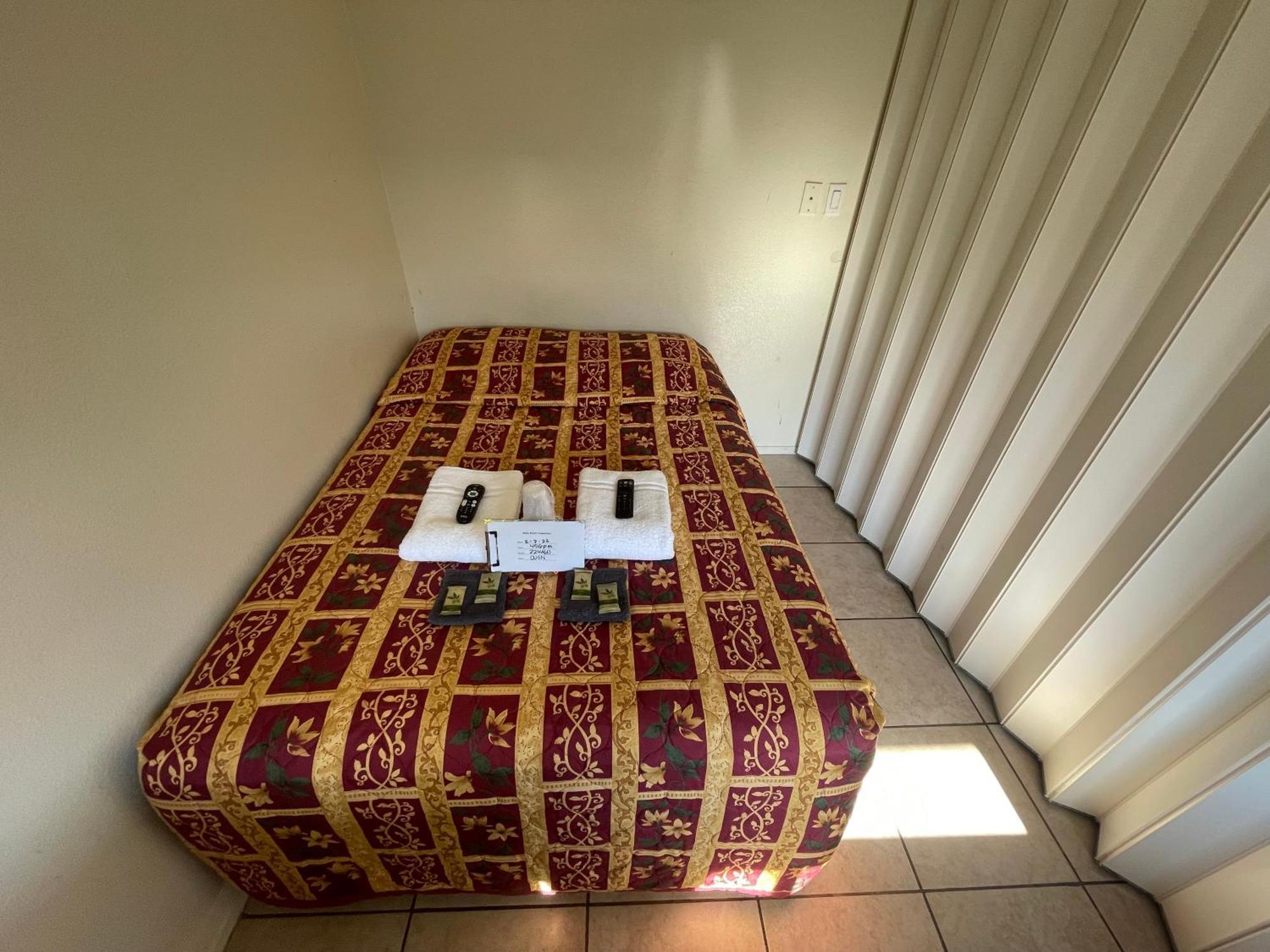 Spring Valley  Crown Inn & Suites المظهر الخارجي الصورة