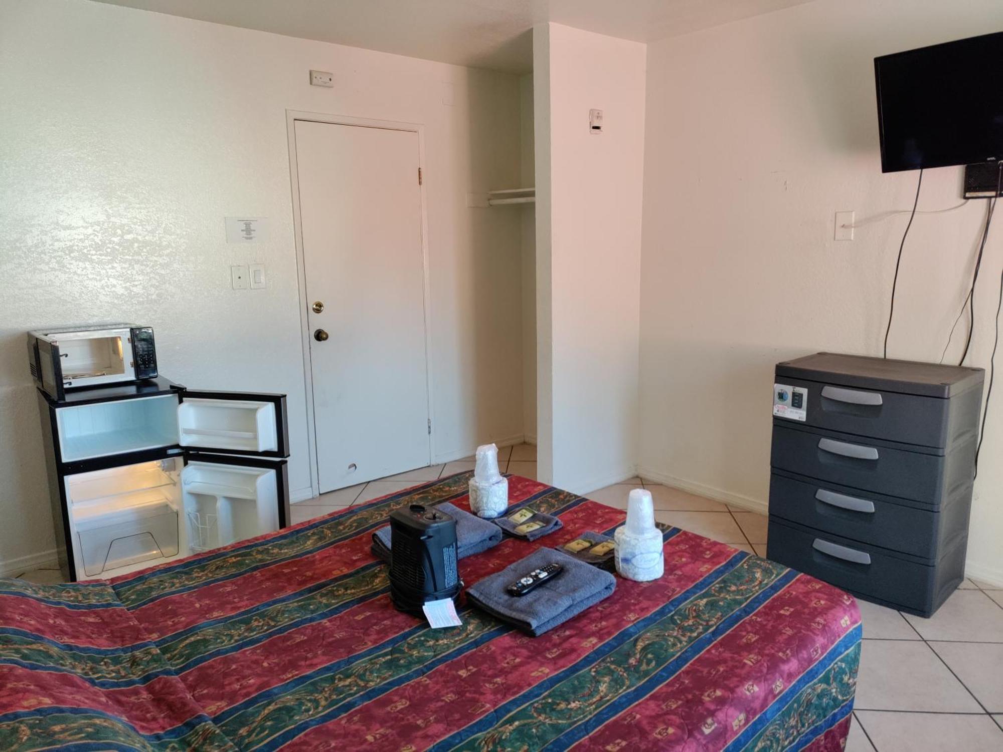 Spring Valley  Crown Inn & Suites المظهر الخارجي الصورة