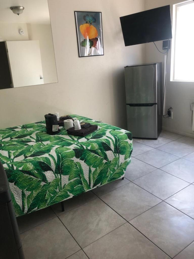 Spring Valley  Crown Inn & Suites المظهر الخارجي الصورة