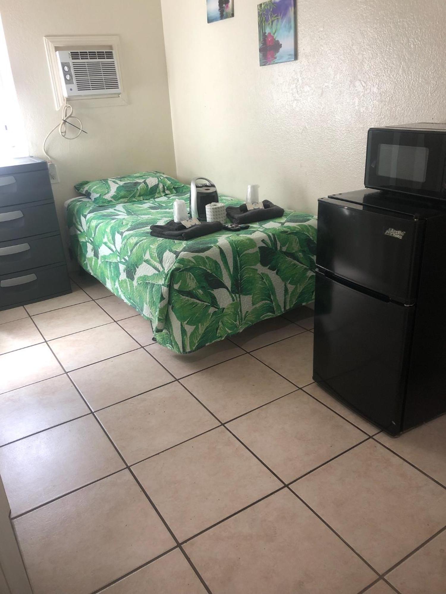 Spring Valley  Crown Inn & Suites المظهر الخارجي الصورة