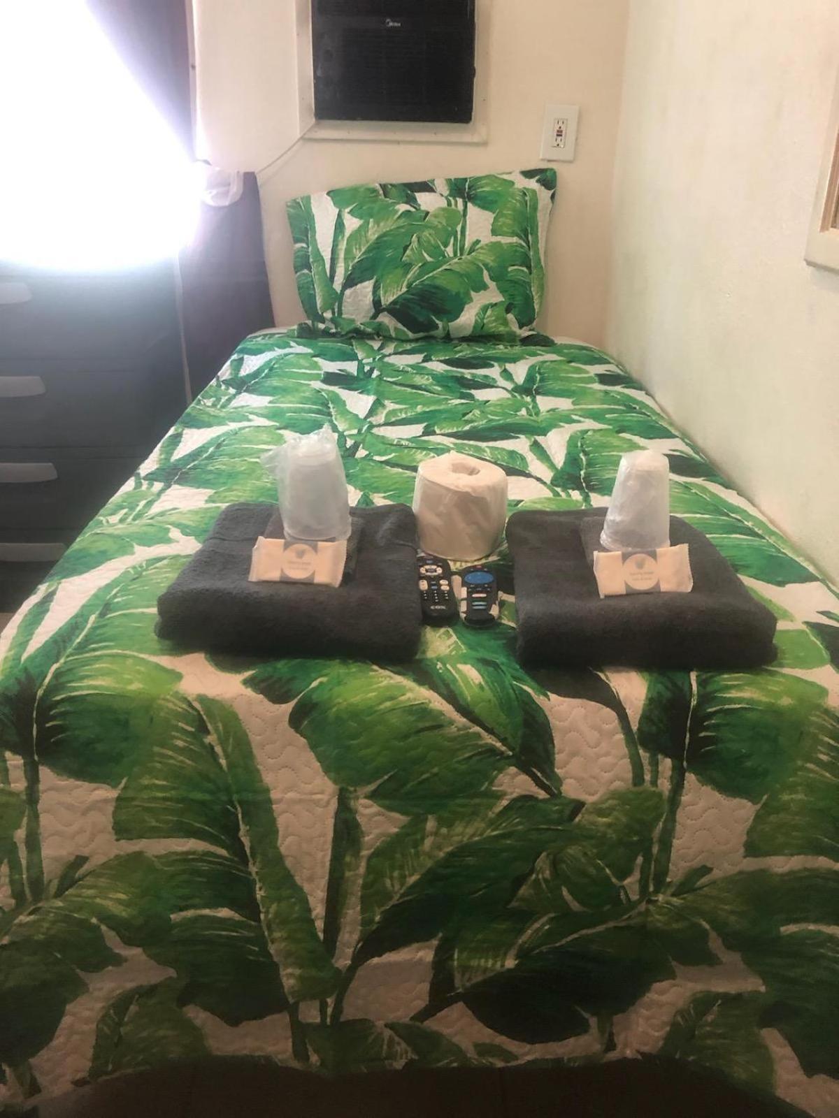 Spring Valley  Crown Inn & Suites المظهر الخارجي الصورة