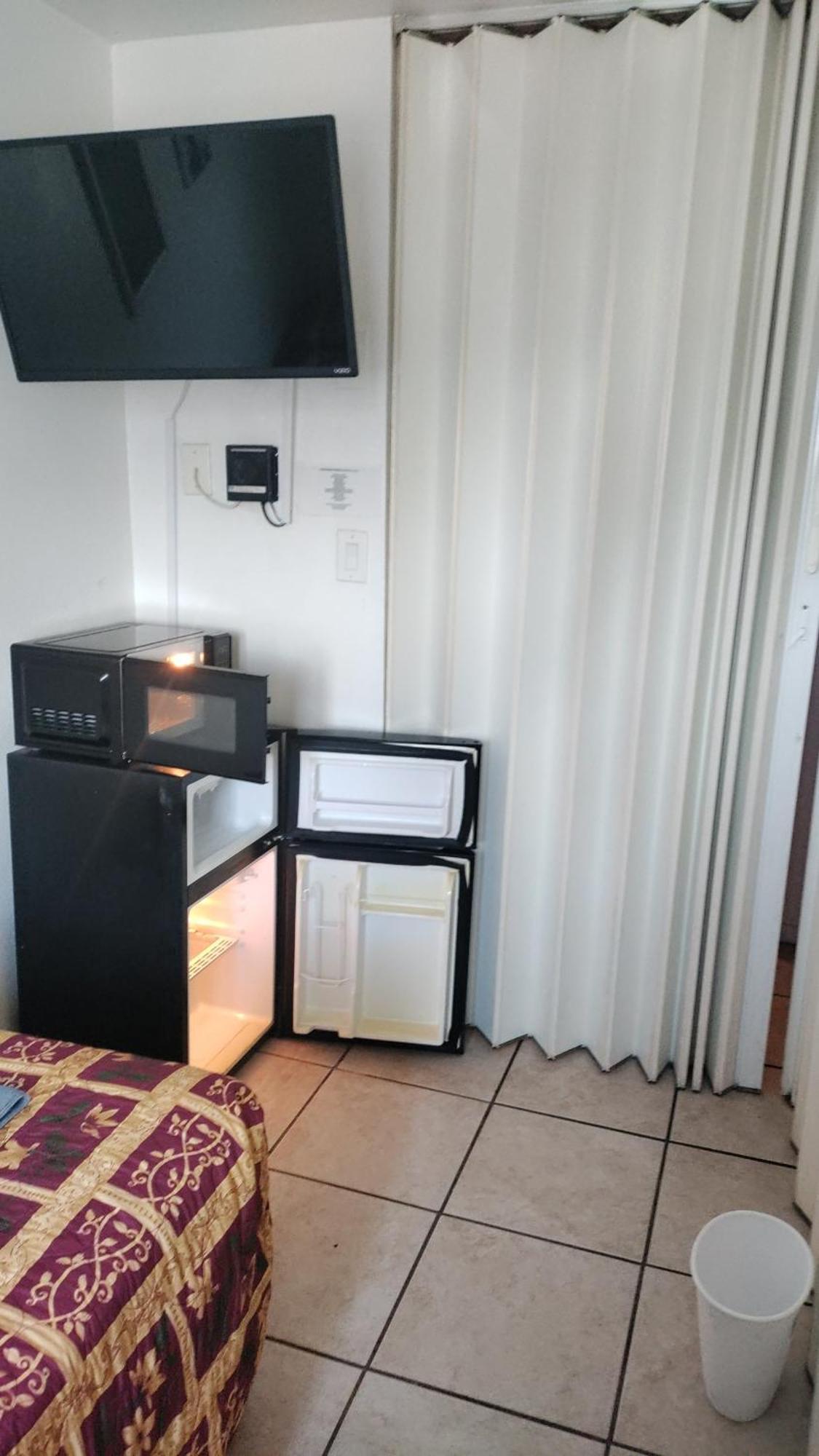 Spring Valley  Crown Inn & Suites المظهر الخارجي الصورة